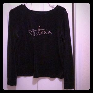 A long sleeve shirt